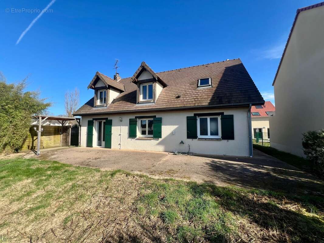 Maison à OLLAINVILLE