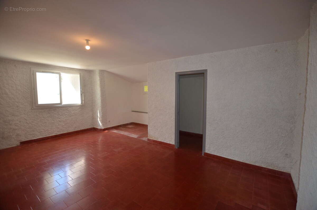 TRÈS RARE - Aux abords de la ville de Vic-Fezensac (2kms par un chemin sans passage), maison lumineuse en pierre de plain-pied c - photo 11