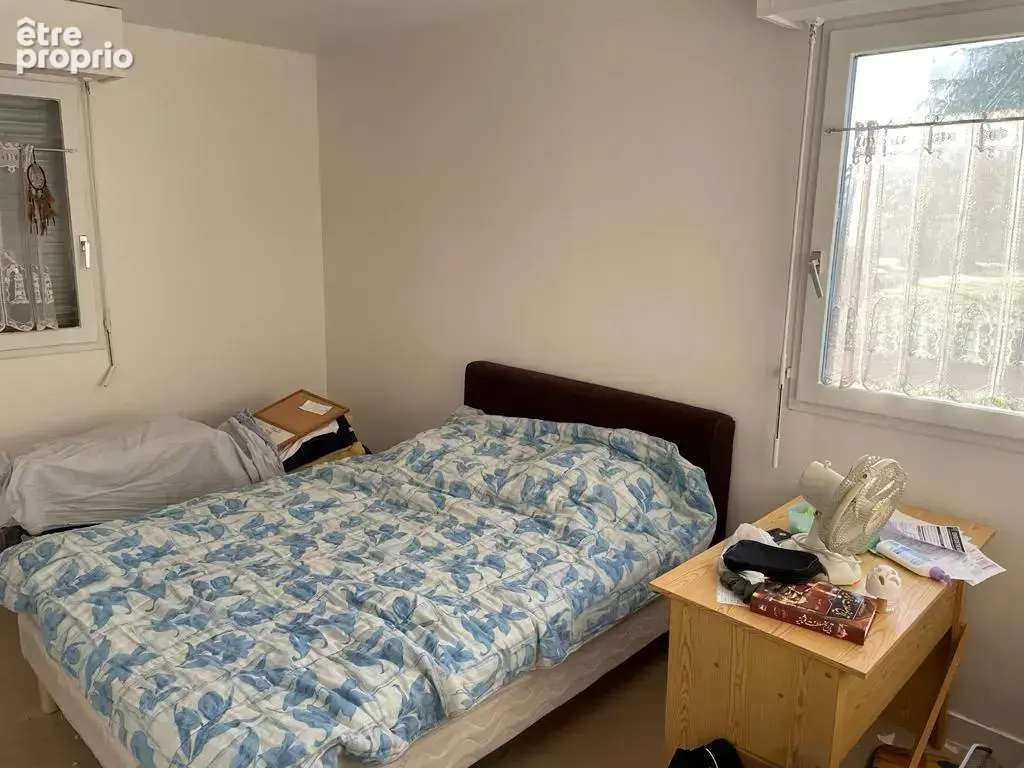 Appartement au RDC surélevé avec ascenseur, grand  séjour, trois chambres, cuisine équipée, salle de bains, pa - photo 3