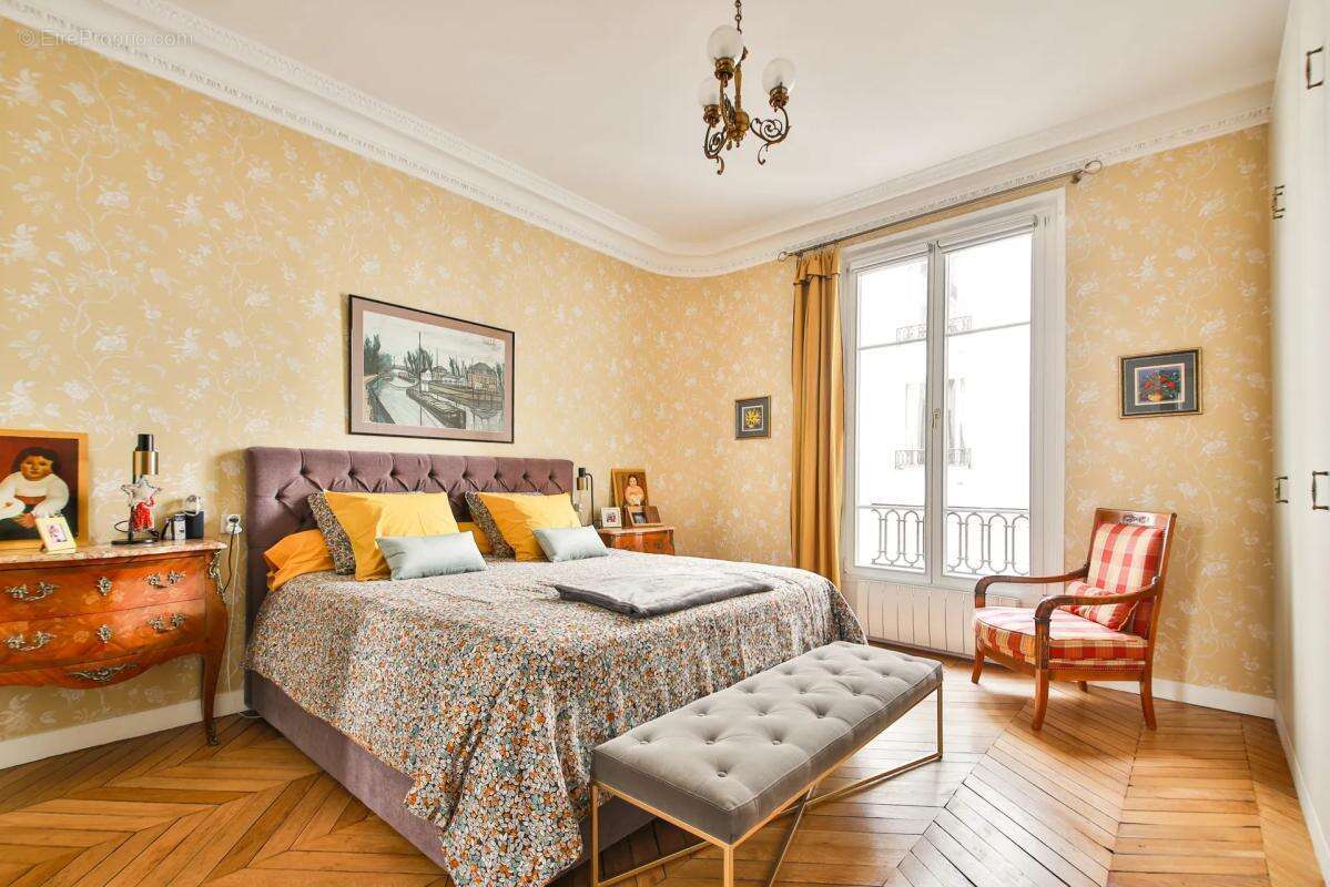 Appartement à NEUILLY-SUR-SEINE