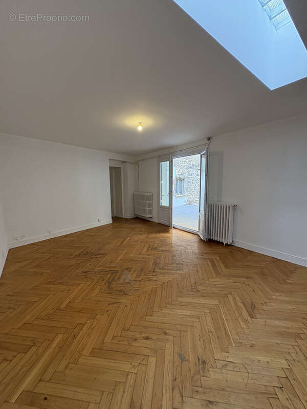 Maison à VIC-LE-COMTE