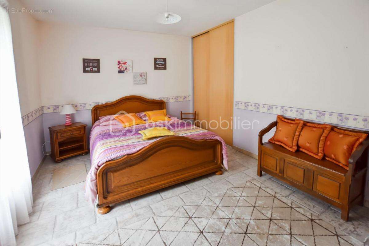 Maison à CRECY-LA-CHAPELLE