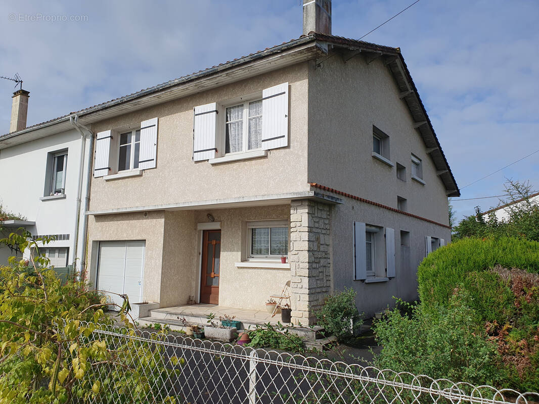 Maison à SAINTES