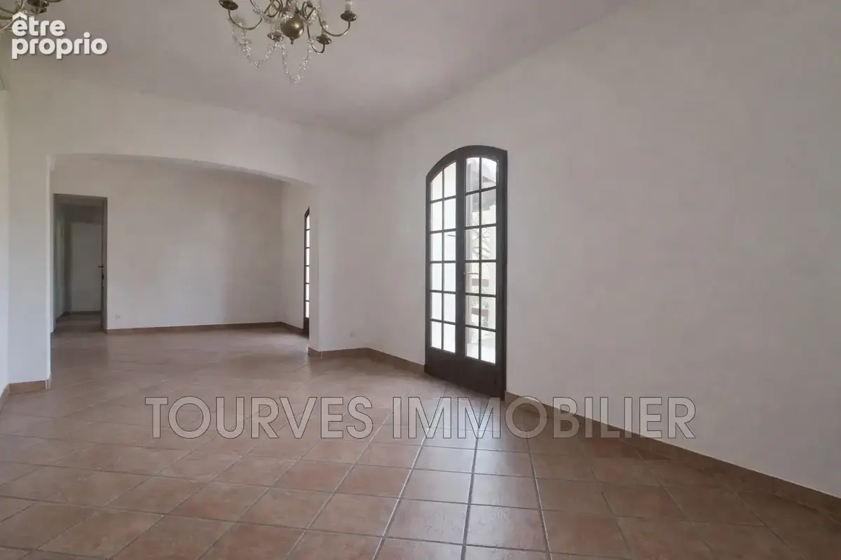 Maison 6 pièces 126 m² à vendre à Tourves (83170) - photo 9