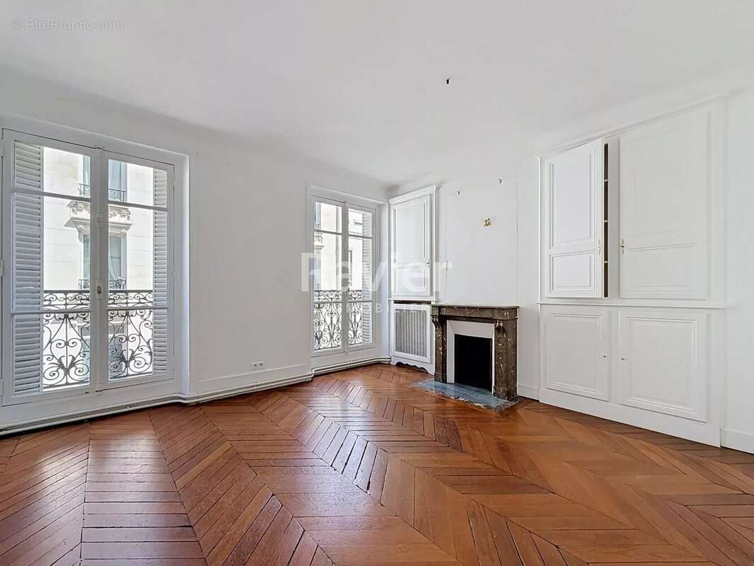 Appartement à PARIS-1E