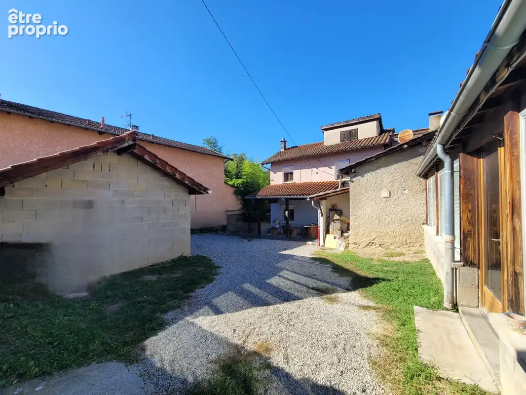 Reyrieux   Maison familiale à rénover de 157 m2 avec studio indépendant, piscine et double garage - photo 16