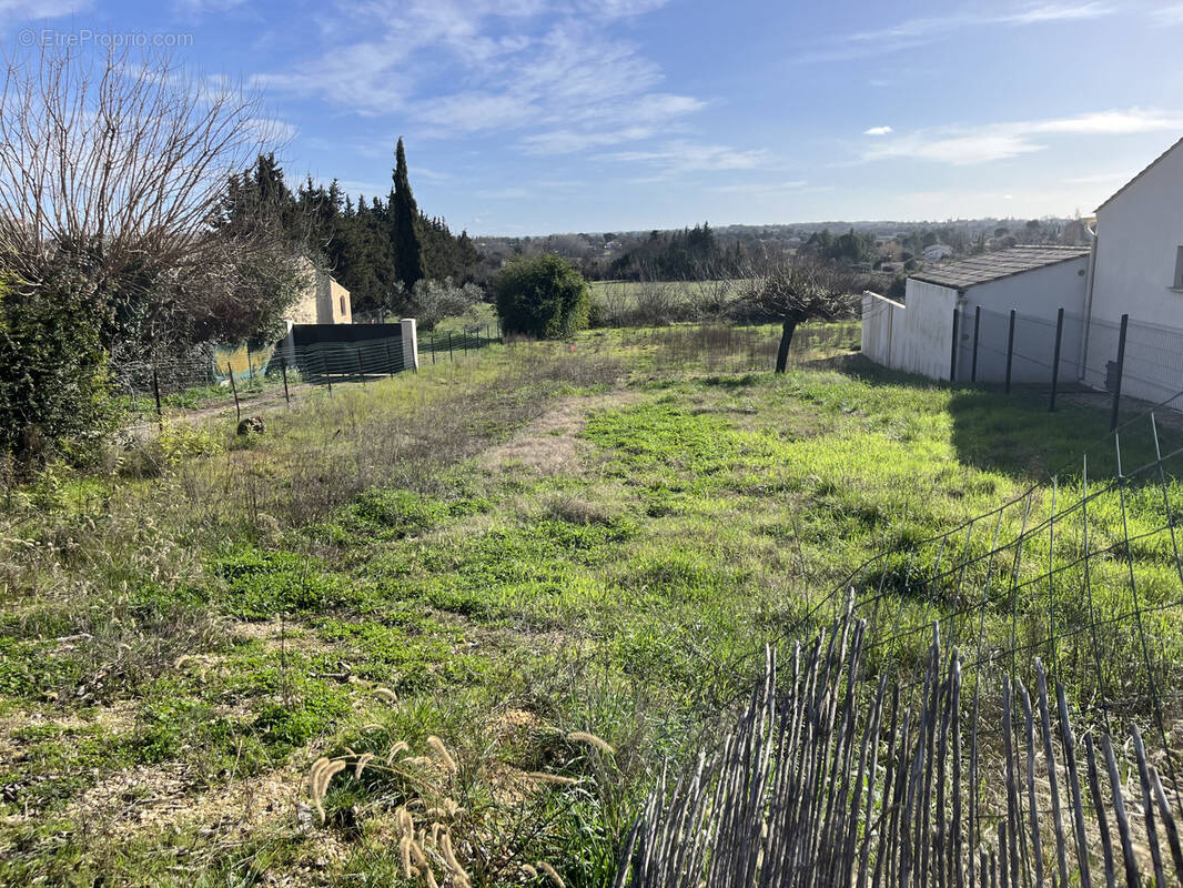 Terrain à MONTAREN-ET-SAINT-MEDIERS