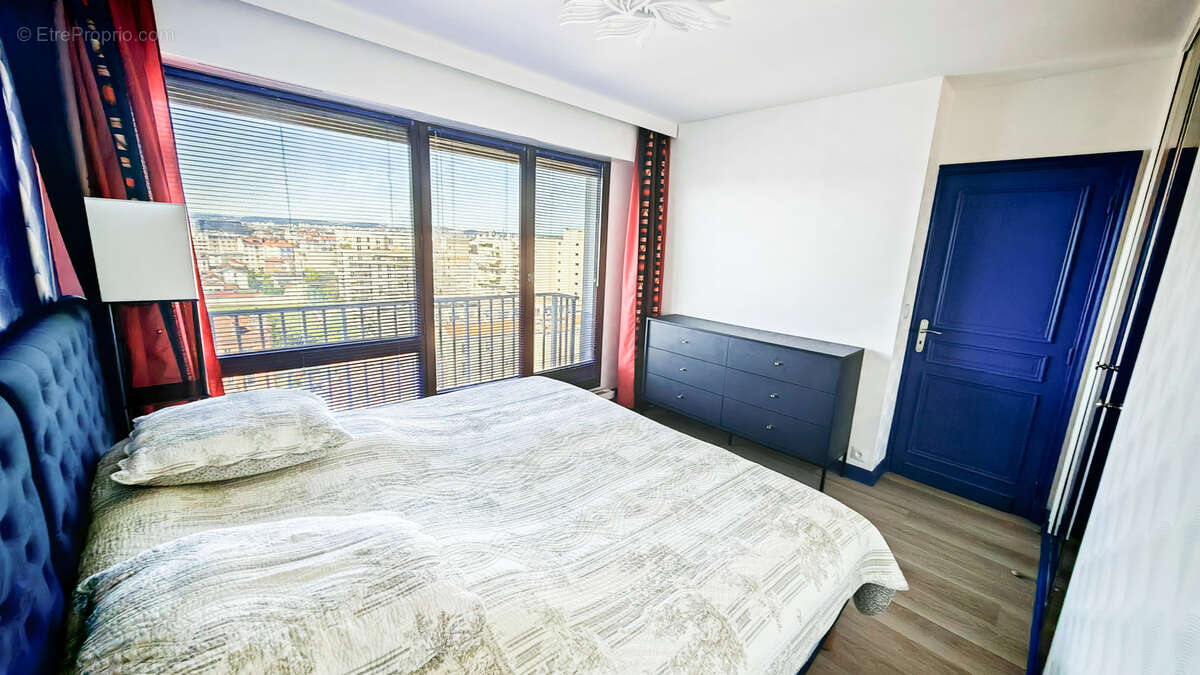 Appartement à COURBEVOIE