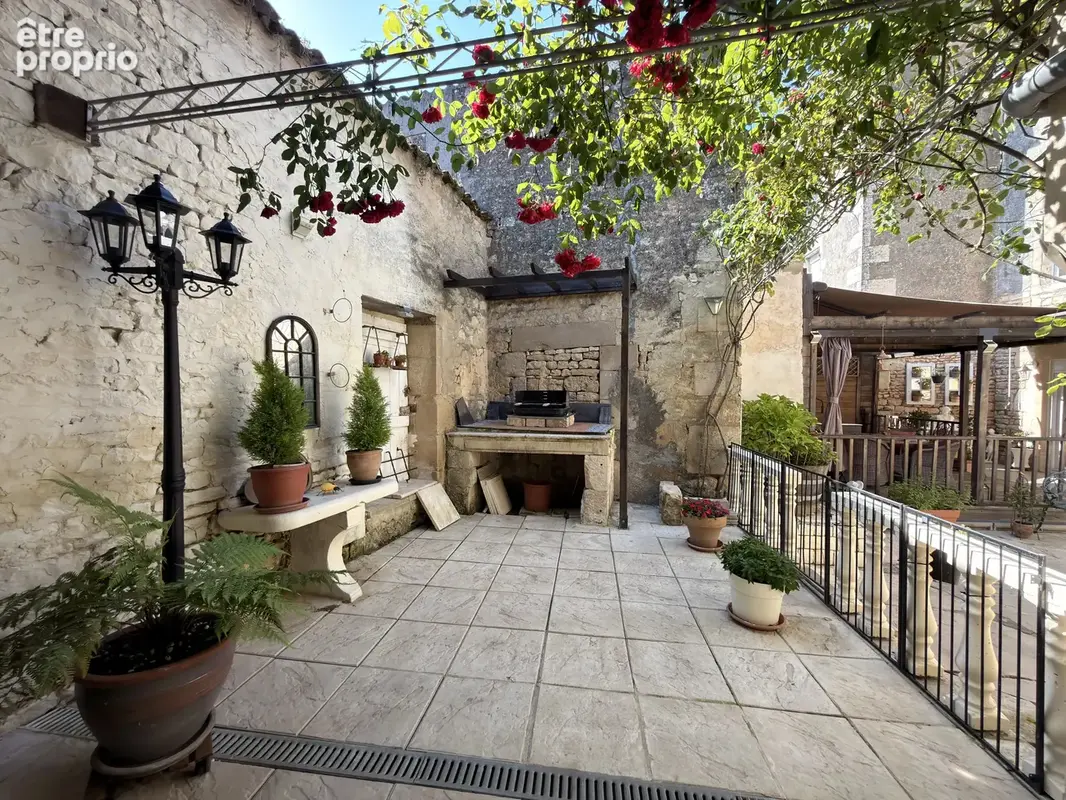 Superbe propriété rénovée avec potentiel de gîte, grande grange et terrain séparé - photo 15