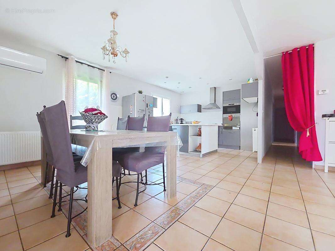 Maison - Plain Pied - 4 Chambres - Garage - Buanderie - Jardin - Piscine - photo 14
