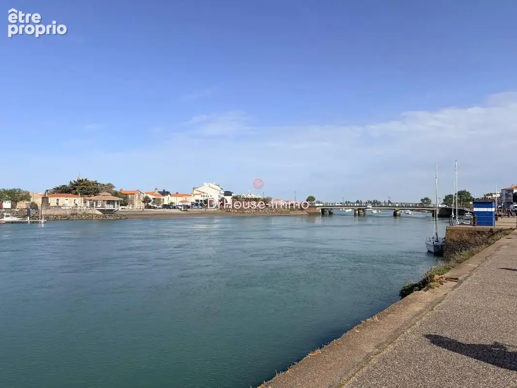 Commerce 54 m² à vendre à Saint-Gilles-Croix-De-Vie (85800) - photo 2