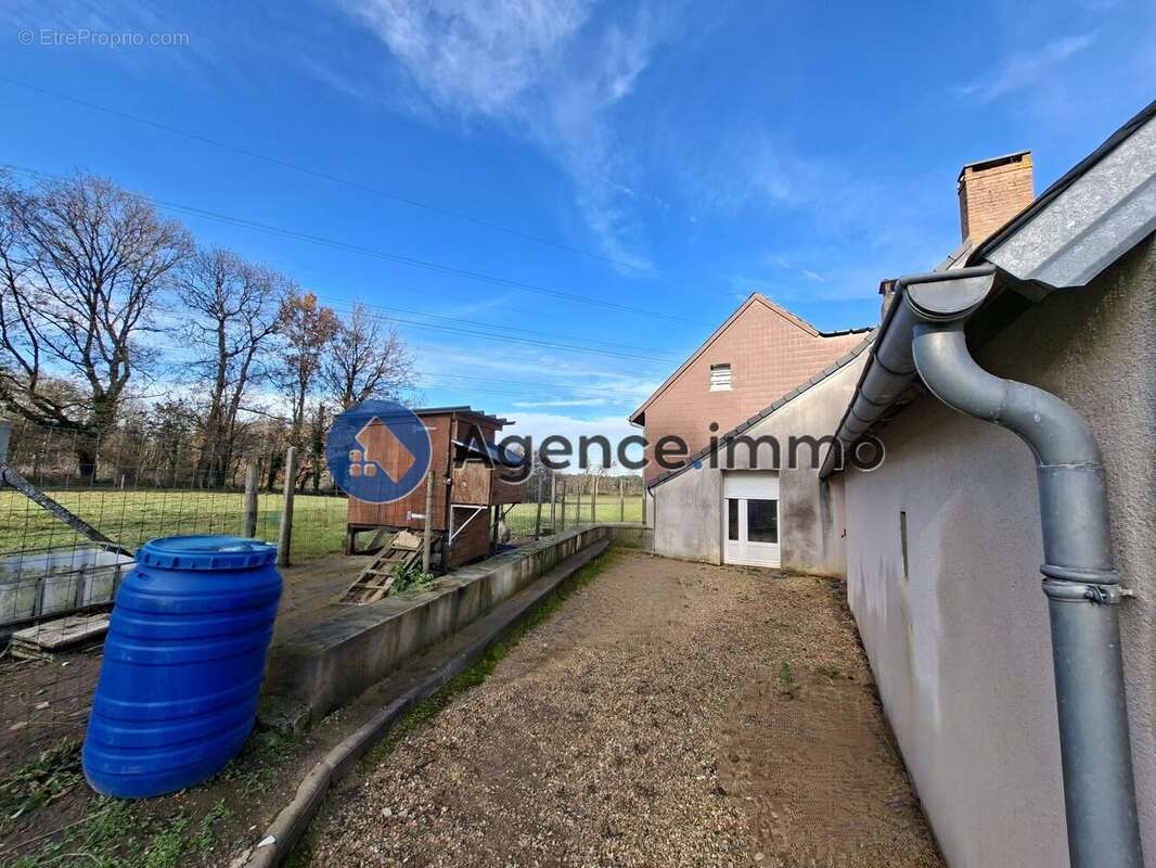 Maison à SAINT-OUEN-EN-BELIN