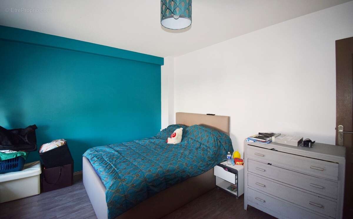 Maison à CREUZIER-LE-VIEUX