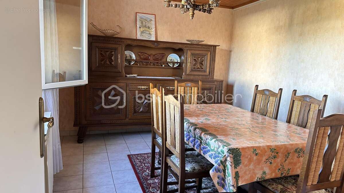 Une vue rare, un emplacement recherché, une maison de caractère au cœur de Roiffieux - photo 7