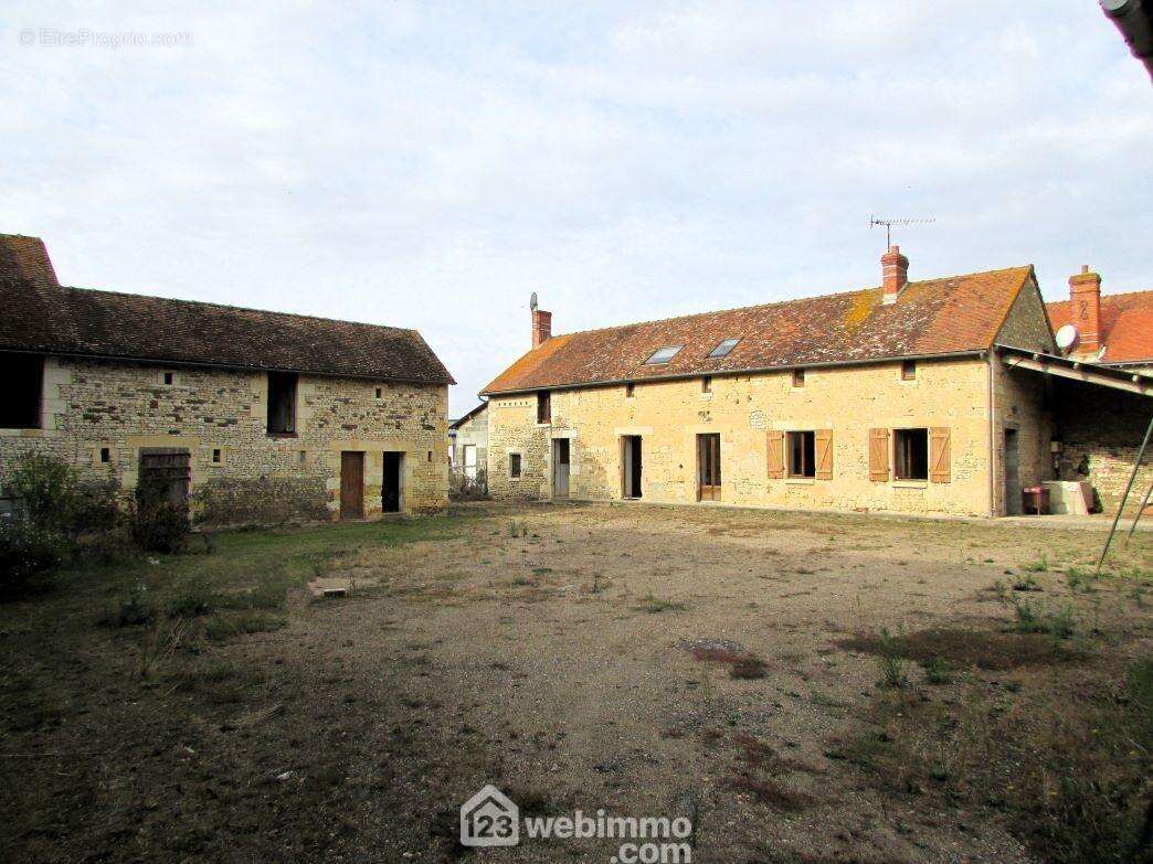 A 20 min de Sainte-Maure-de-Touraine, - Maison à LUZE