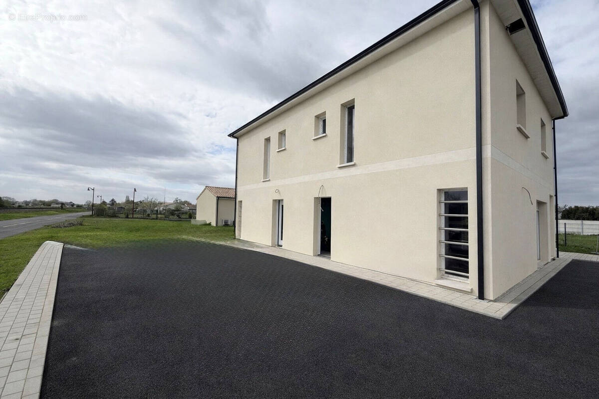 Maison à CAMPS-SUR-L'ISLE