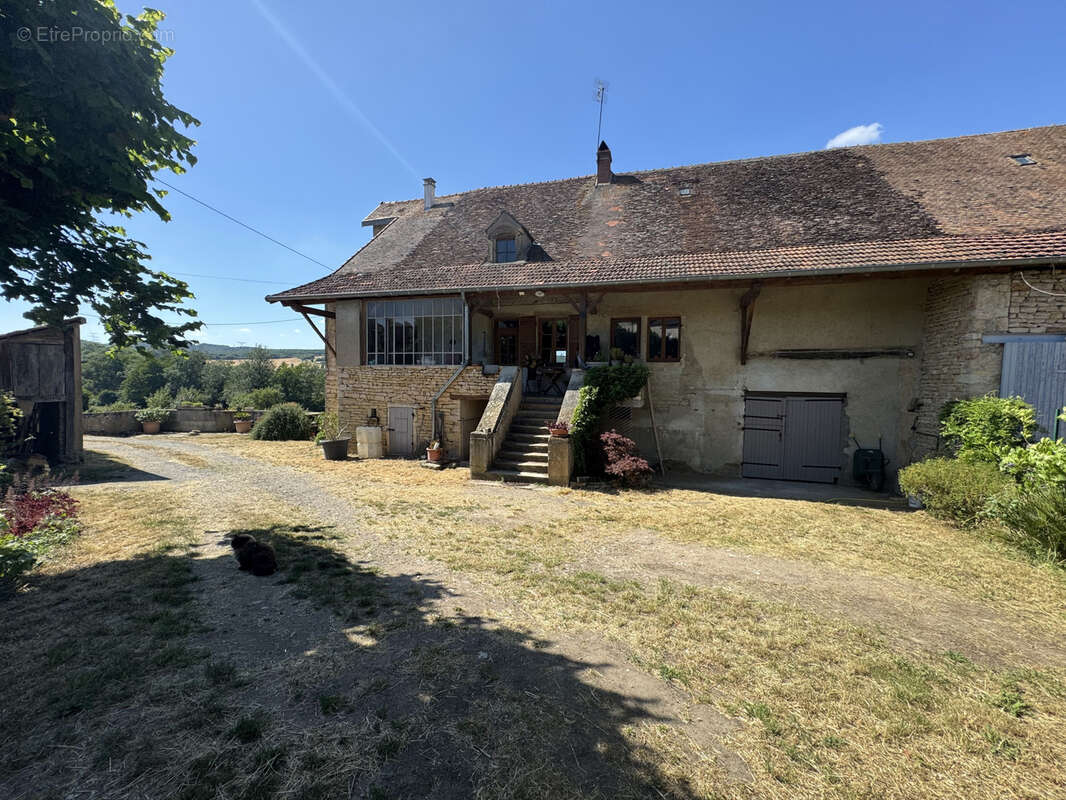 Maison à CURTIL-SOUS-BURNAND