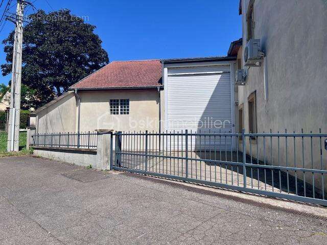 Investisseur - Immeuble de rapport + locaux d'activités - Rentabilité 8% - photo 2
