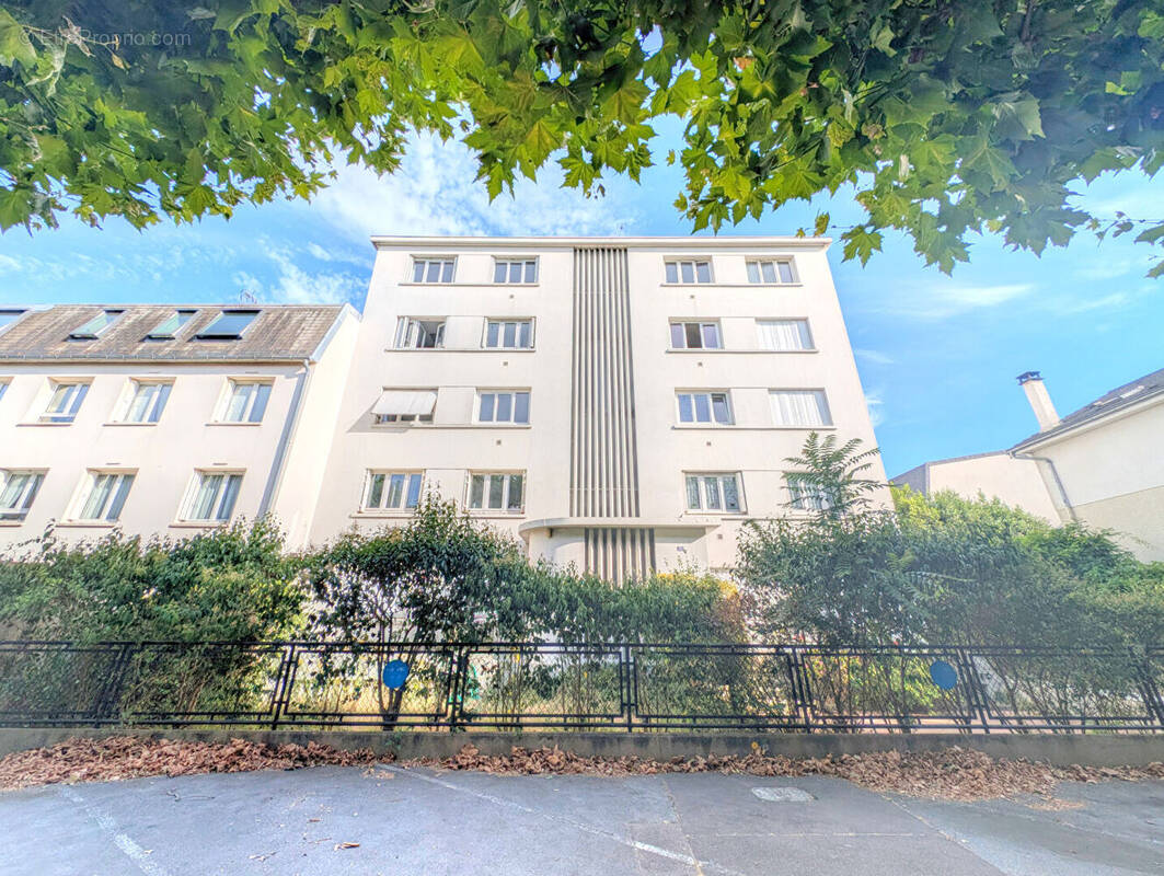 Appartement à LA GARENNE-COLOMBES