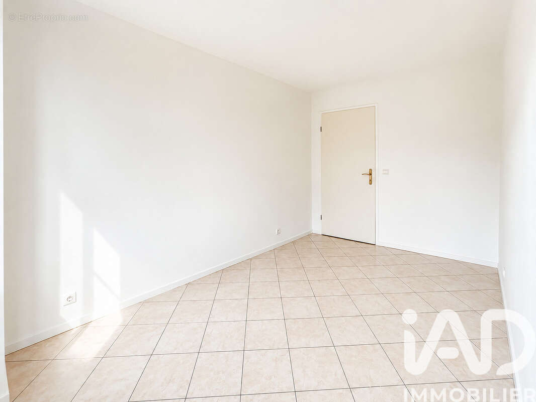 Photo 8 - Appartement à SAINTE-GENEVIEVE-DES-BOIS