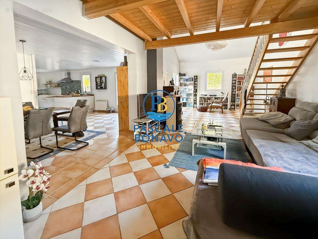 Maison à VENDAYS-MONTALIVET