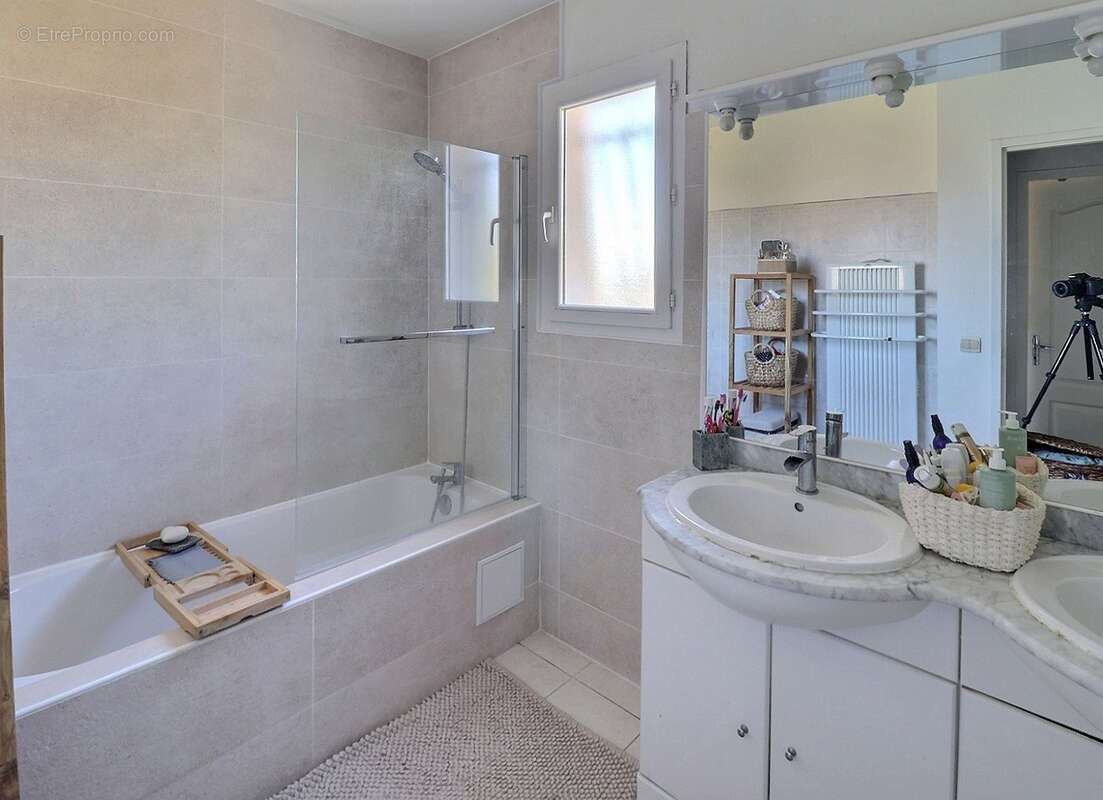 Maison à SAINT-MATHIEU-DE-TREVIERS