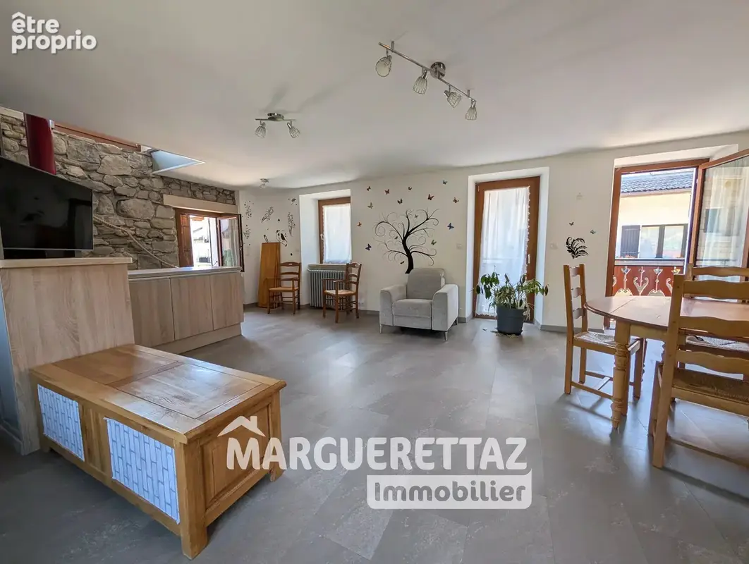 Maison de village en pierre en plein coeur de boege - photo 5