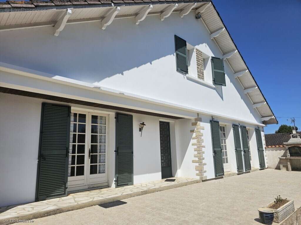 Beau Pavillon entre Ruffec et Sauzé-Vaussais - photo 36