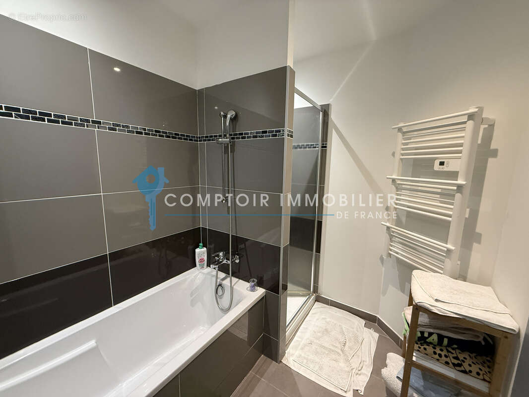 Appartement avec terrasse et garage à Vauvert - photo 5
