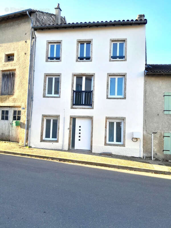 Autre à SAINT-PIERRE-DU-CHAMP