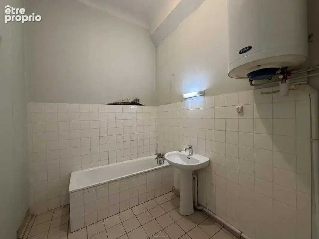 Rue Sergent Blandan - T4 de 92m² - photo 7