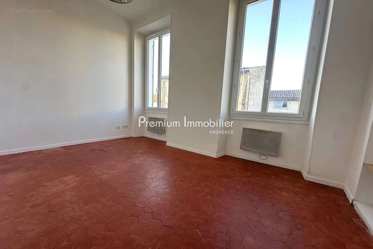 Appartement à LE PUY-SAINTE-REPARADE