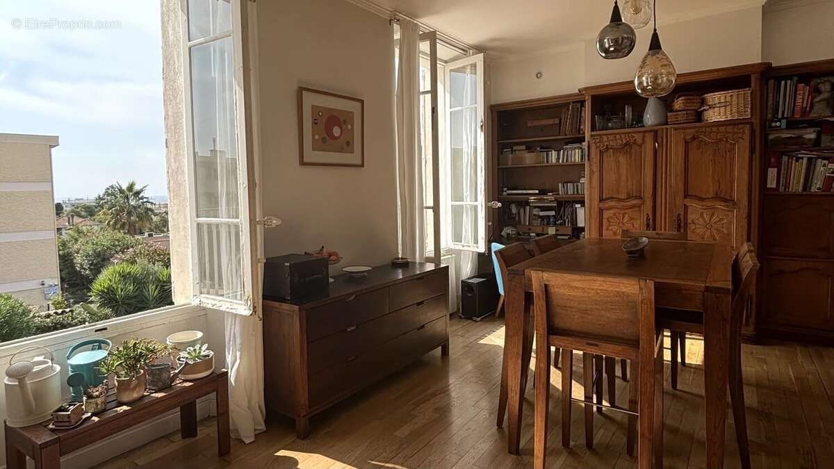 Appartement à VALLAURIS