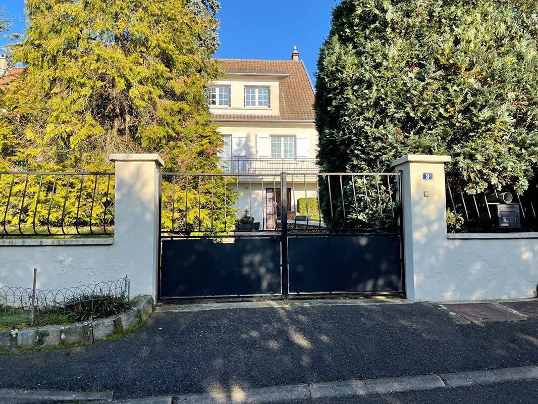 Maison à FEUCHEROLLES