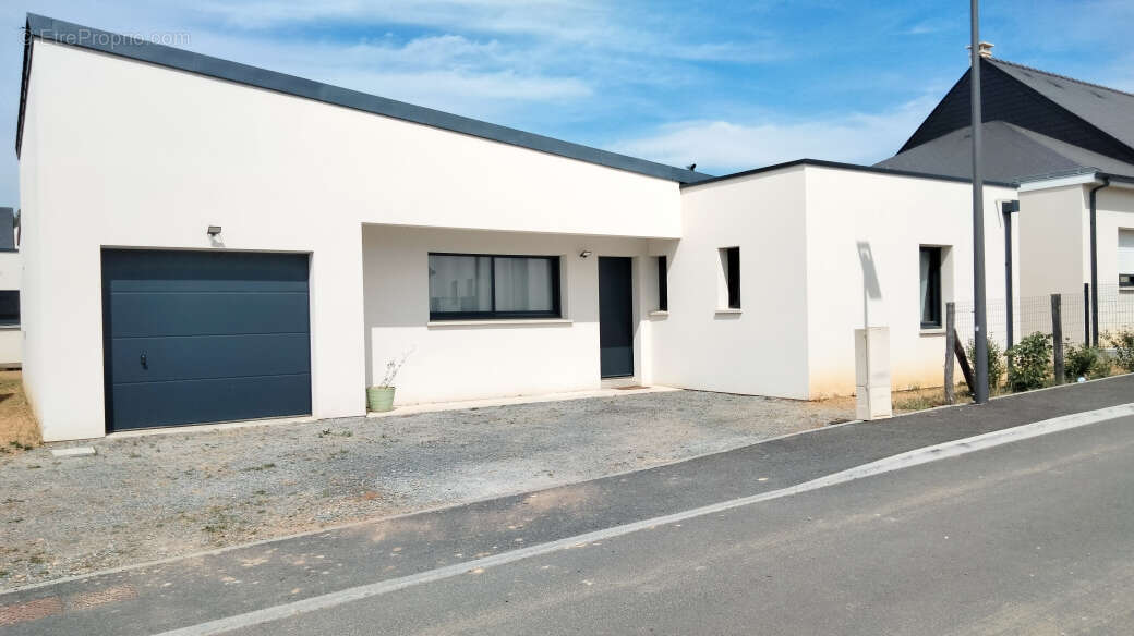 Maison à LA MEMBROLLE-SUR-LONGUENEE