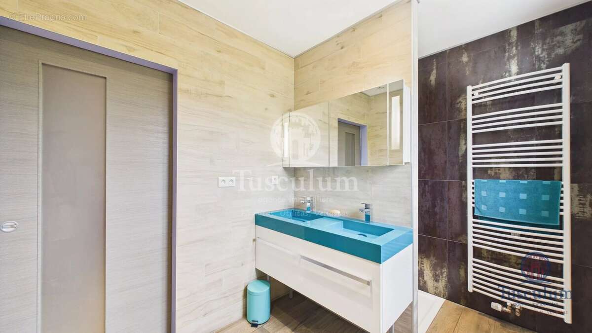 RUSSANGE – Maison familiale 4 chambres, bureau, véranda et double garage - photo 12