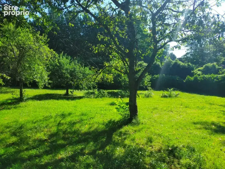 Terrain à BAIGNES-SAINTE-RADEGONDE