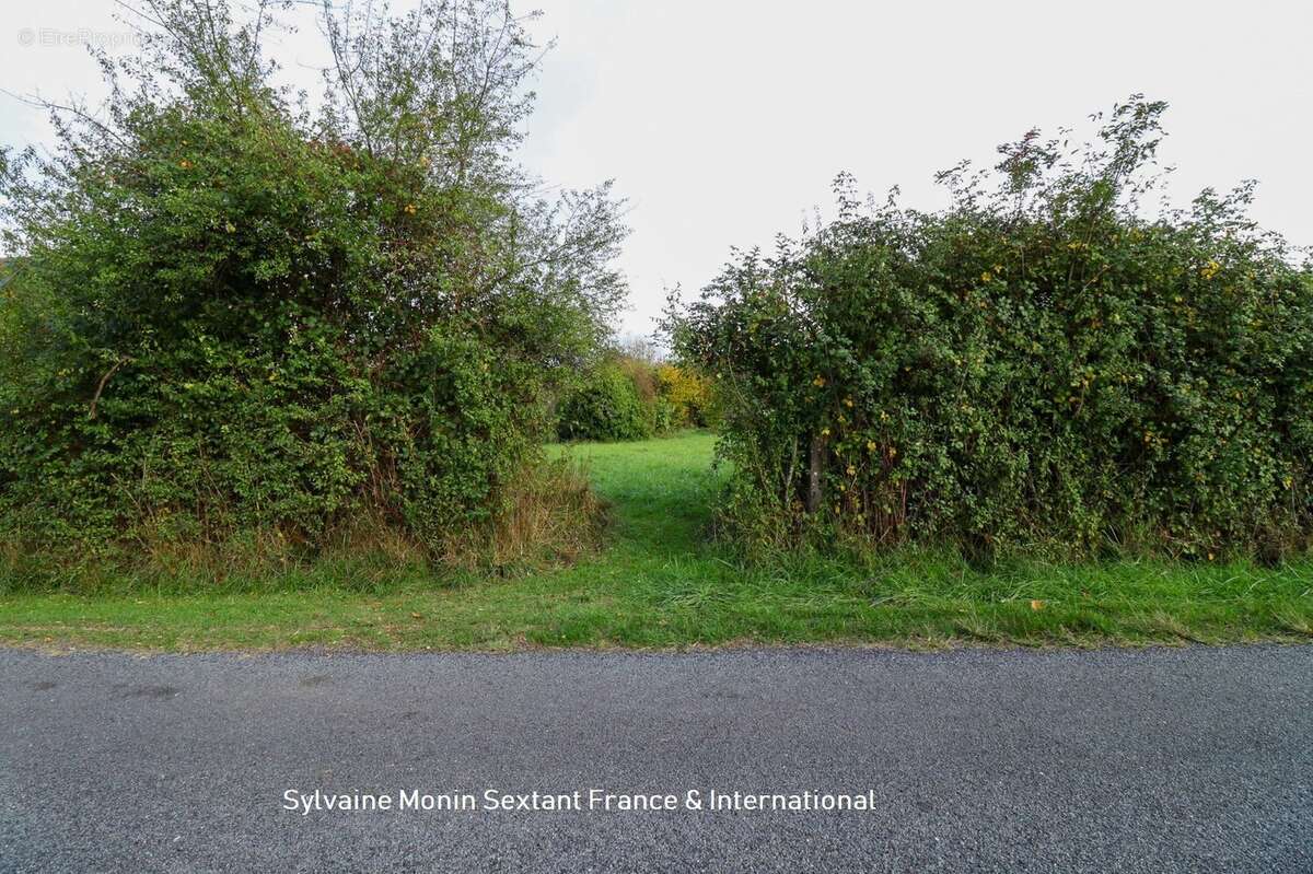 Terrain à CORGNAC-SUR-L&#039;ISLE