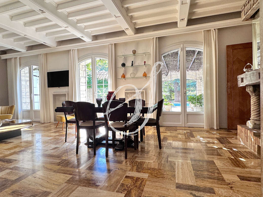 Maison de charme de type 5, 4 chambres avec piscine, garages sur plus de 1 000 m2 de terrain à Juvignac - photo 7