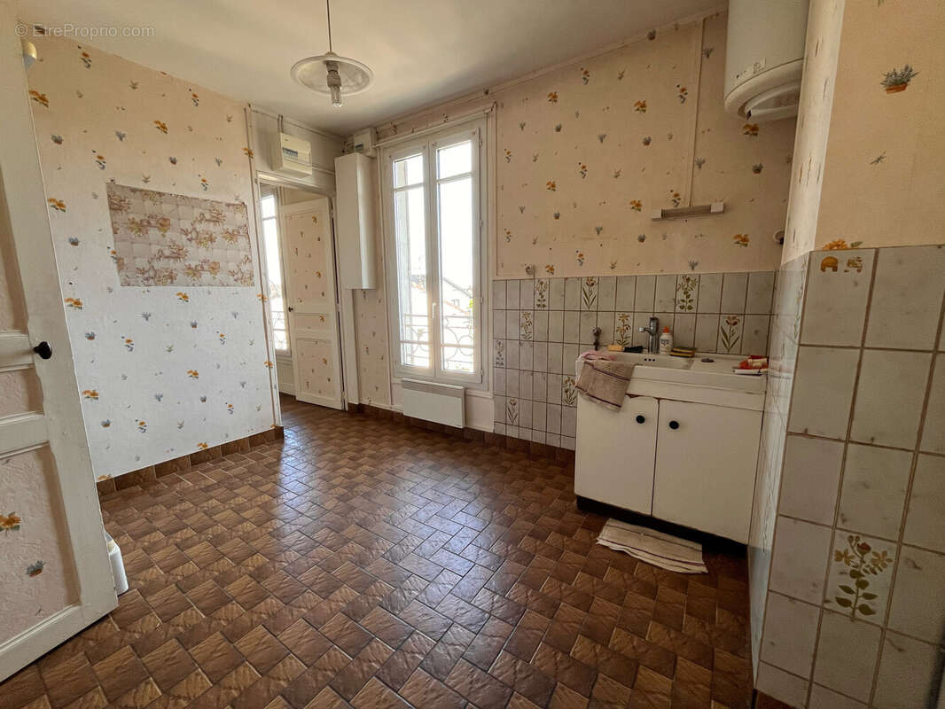 Appartement à LES CLAYES-SOUS-BOIS