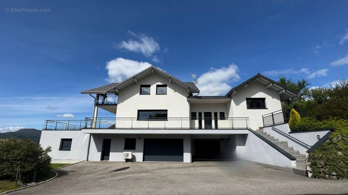 Maison à PUGNY-CHATENOD
