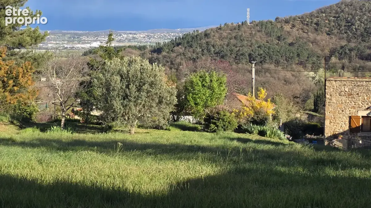 Terrain constructible de 1231m2 avec possibilité de diviser en 2 lots. - photo 3