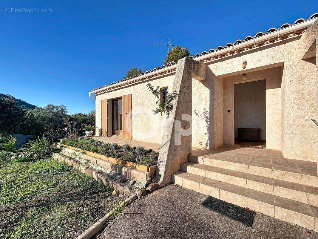 Maison à ROQUEBRUNE-SUR-ARGENS