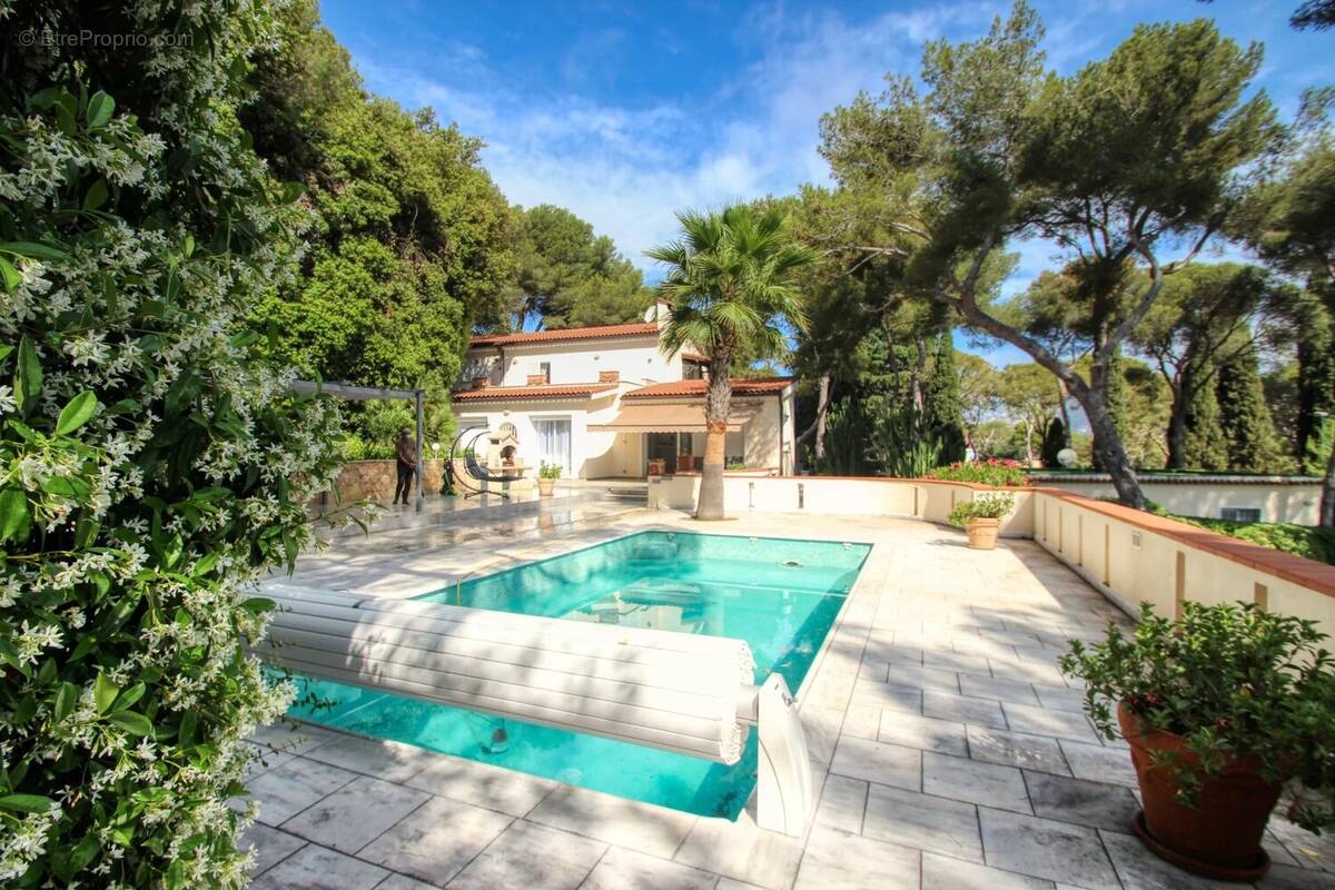 Photo Maison à Saint-Jean-Cap-Ferrat au prix de 16 900 000€