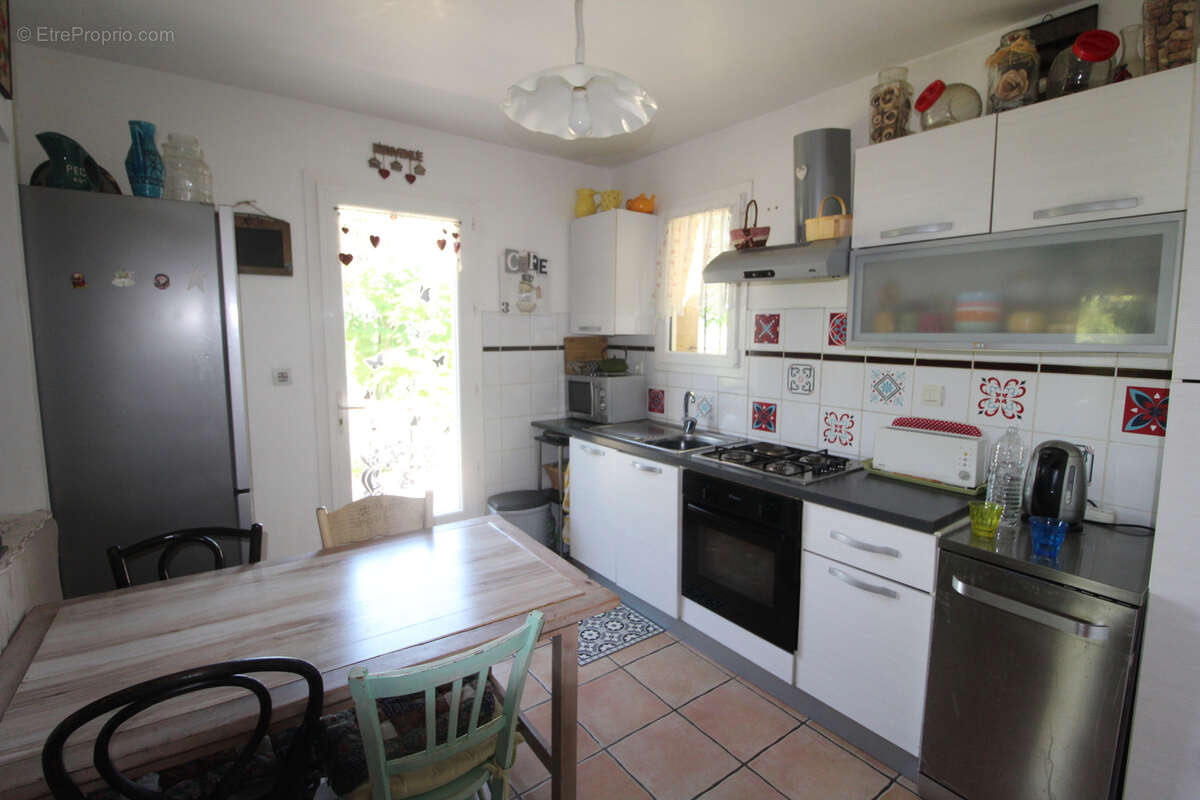 Prohe du village de Simiane la Rotonde, maison avec terrain et belle vue dégagée - photo 5
