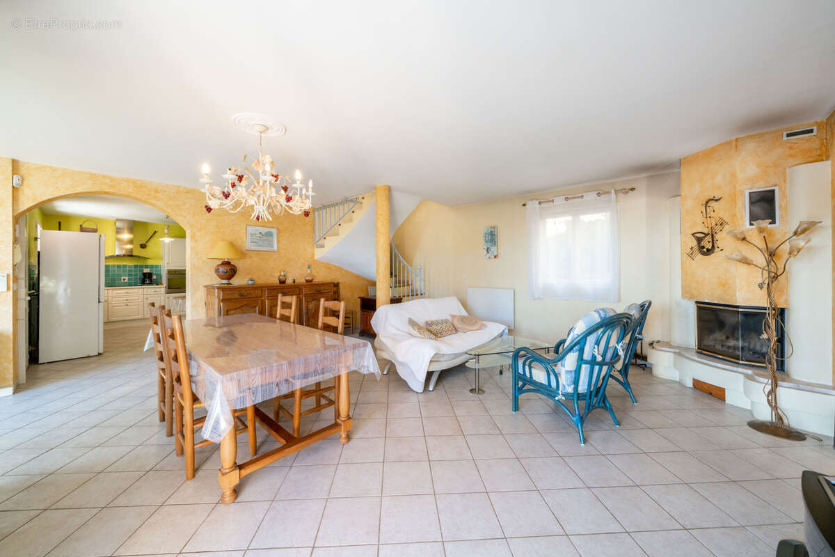 Maison à MANDELIEU-LA-NAPOULE