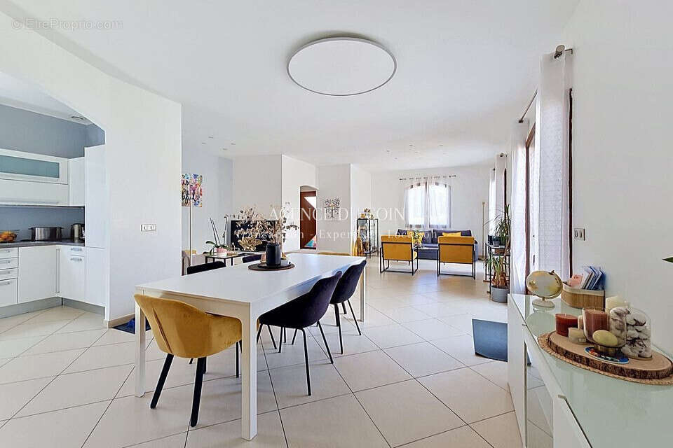 Maison à LE MUY