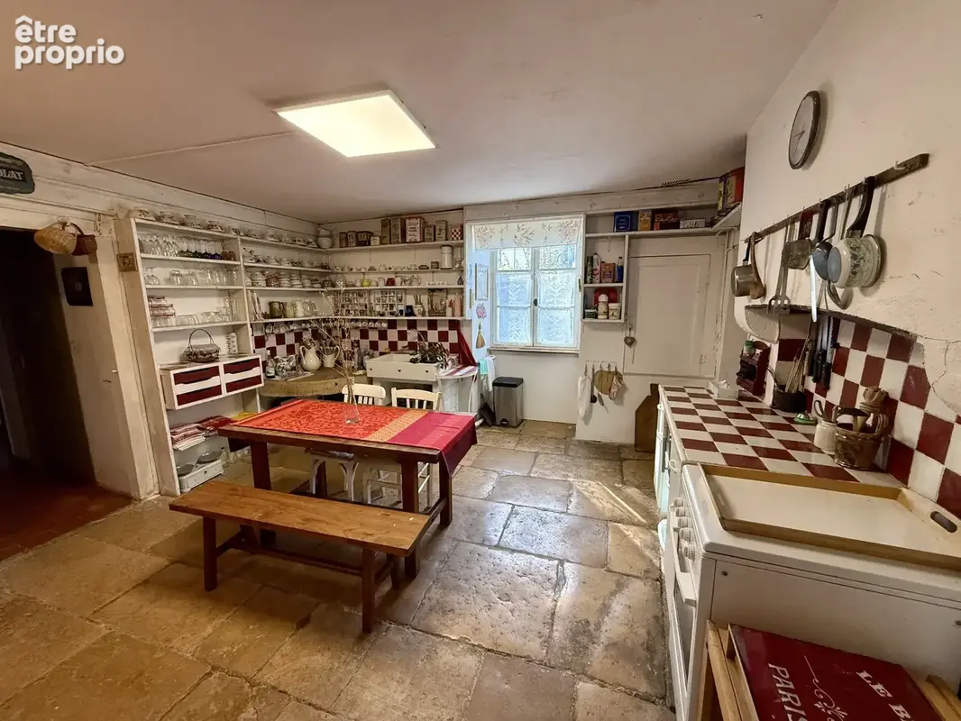 Manoir des XVᵉ & XVIᵉ siècles de 450 m2  dont 300 m2 déjà aménagés sur 880 m2 de terrain - photo 4