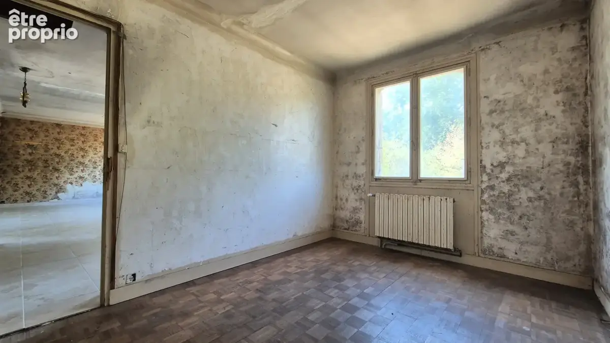 Bû - Maison à rénover avec fort potentiel sur terrain arboré d’environ 1 400 m2 - photo 9