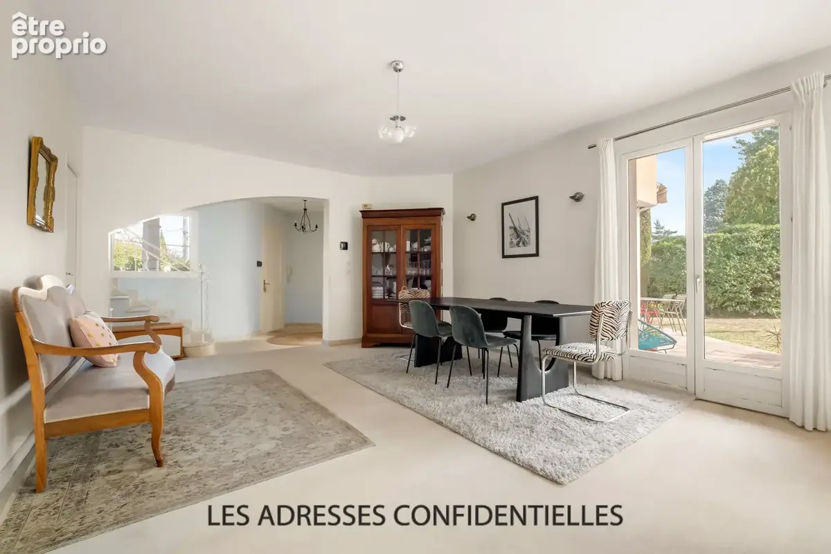Champagne Au Mont D'or - Maison familiale - 226.50 m2 - sur grand parc arboré - photo 6